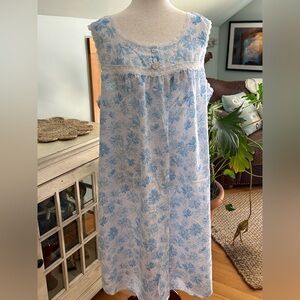 Character Nightgown Women’s Size XL Blue Floral Daisy Sleeveless Lace